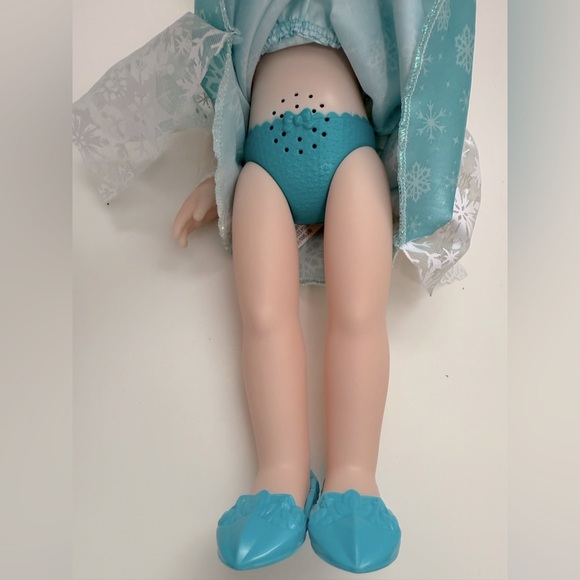 Disneys Singing Frozen Princess Elsa Doll - Picture 8 of 10